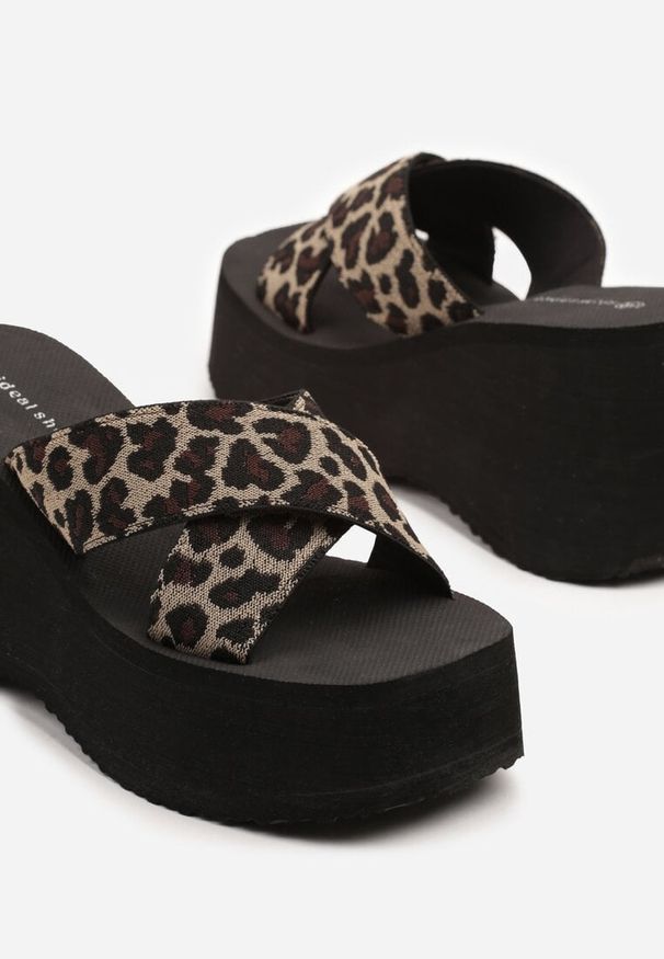 Born2be - Panterkowe Klapki na Koturnie z Przeplatanymi Paskami Haniffia. Okazja: na co dzień. Materiał: jeans. Obcas: na koturnie. Styl: elegancki, casual