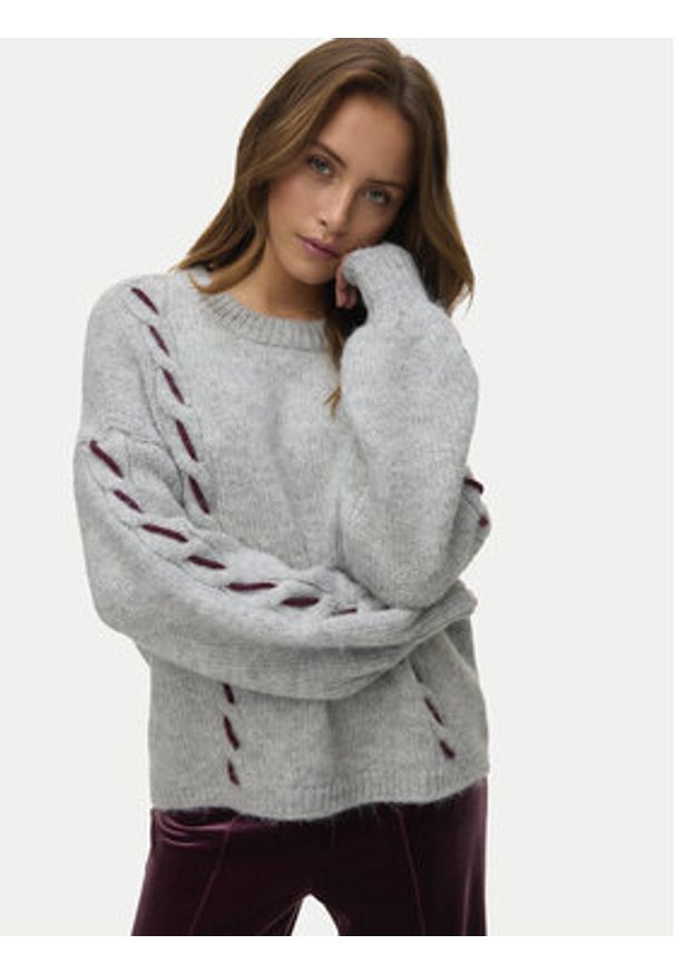 Vero Moda Sweter Ilina 10334866 Szary Loose Fit. Kolor: szary. Materiał: syntetyk