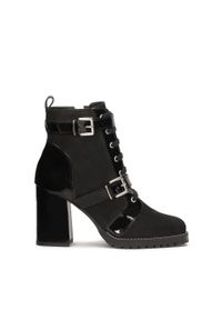 Kazar - Ponadczasowe botki z łączonych materiałów. Zapięcie: sprzączka. Kolor: czarny. Materiał: skóra, zamsz, lakier. Szerokość cholewki: normalna. Obcas: na obcasie. Styl: street. Wysokość obcasa: średni #1
