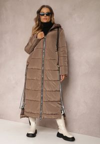 Renee - Ciemnobrązowa Kurtka Długa Pikowana z Kapturem Colpids. Typ kołnierza: kaptur. Kolor: brązowy. Długość: długie #4