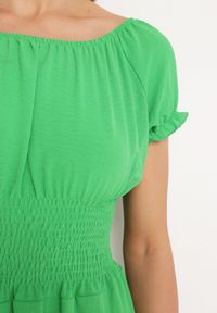 Born2be - Zielona Rozkloszowana Sukienka Typu Hiszpanka z Gumką w Pasie Tiadella. Okazja: na co dzień. Typ kołnierza: dekolt hiszpanka. Kolor: zielony. Długość rękawa: krótki rękaw. Sezon: wiosna, lato. Typ sukienki: proste. Styl: casual, elegancki #6