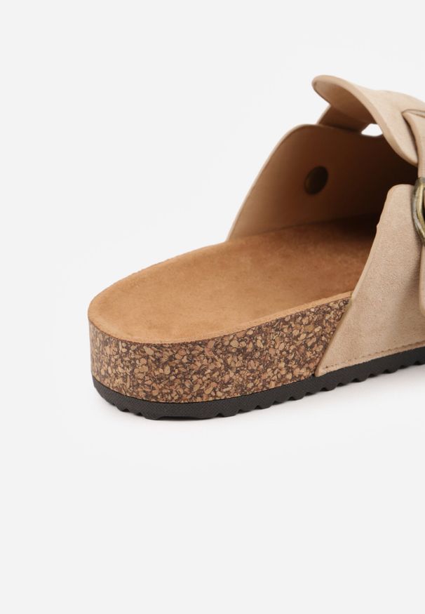 Born2be - Beżowe Klapki w Stylu Chodaków na Korkowej Podeszwie z Klamrą Saleilla. Okazja: na co dzień. Kolor: beżowy. Materiał: jeans. Sezon: lato. Styl: klasyczny, casual