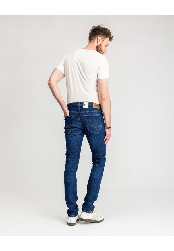 Lee - LEE LUKE MĘSKIE SPODNIE JEANSOWE DARK WORN KANSAS L719IAC22 112328479