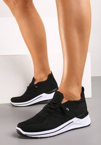 Born2be - Czarne Buty Sportowe Inagia. Nosek buta: okrągły. Zapięcie: bez zapięcia. Kolor: czarny. Materiał: materiał. Szerokość cholewki: normalna