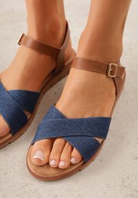 Renee - Niebieskie Płaskie Sandały VICES z Cholewką ze Skrzyżowanymi Paskami Emelika. Zapięcie: pasek. Kolor: niebieski. Wzór: haft. Styl: boho #5