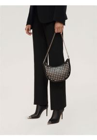 Kazar - Czarna skórzana torebka półksiężyc zdobiona nitami. Kolor: czarny. Wzór: aplikacja. Materiał: skórzane. Styl: casual #3