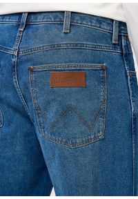 Wrangler - MESKIE SPODNIE WRANGLER LOOSE STRAIGHT RETRO BLUE 112371018. Styl: retro #5