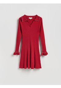Reserved - Sukienka z kołnierzykiem - czerwony. Kolor: czerwony. Materiał: wiskoza, dzianina, wełna #1
