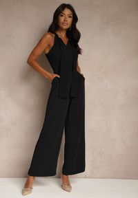 Renee - Czarny Kombinezon Wide Leg z Ozdobnym Wiązaniem przy Szyi Silelia. Okazja: na co dzień. Kolor: czarny. Długość rękawa: bez rękawów. Styl: klasyczny, elegancki, casual