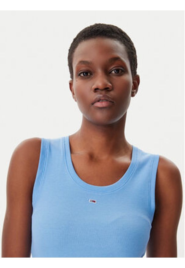 Tommy Jeans Top Essential DW0DW20673 Błękitny Slim Fit. Kolor: niebieski. Materiał: bawełna