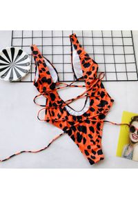 Intica - Jednoczęściowy strój kąpielowy z wycięciami na plażę i basen Rhonda. Kolor: różowy. Materiał: materiał #4