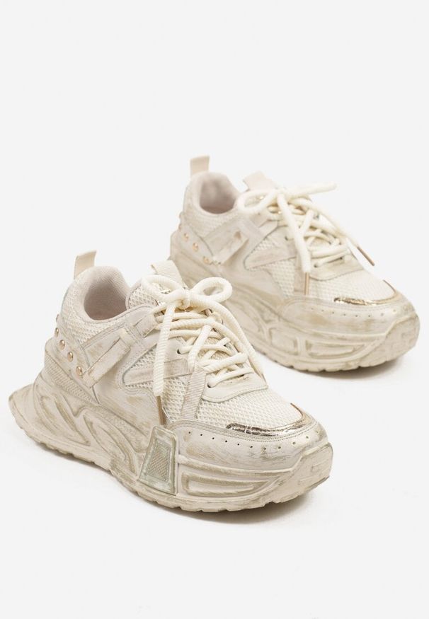 Renee - Beżowe Sneakersy na Tłoczonej Platformie z Metalicznymi Wstawkami Eradira. Okazja: na co dzień. Zapięcie: sznurówki. Kolor: beżowy. Materiał: jeans. Obcas: na platformie