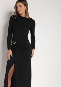 Born2be - Czarna Sukienka Koktajlowa z Aplikacją z Marszczeniem na Biodrach Rariana. Okazja: na randkę, na imprezę. Kolor: czarny. Długość rękawa: długi rękaw. Wzór: aplikacja. Styl: wizytowy #1