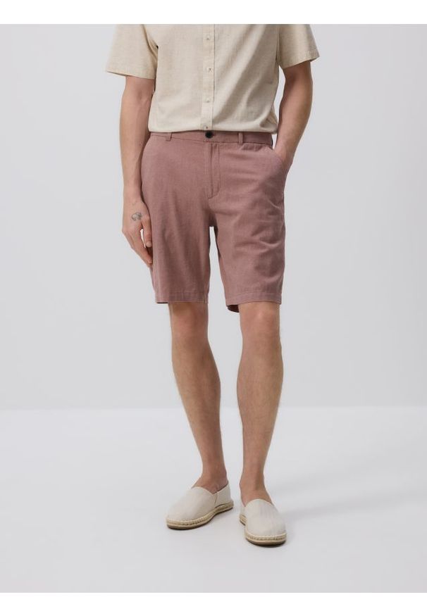 Reserved - Szorty chino regular - brudny róż. Kolor: różowy. Materiał: len, bawełna