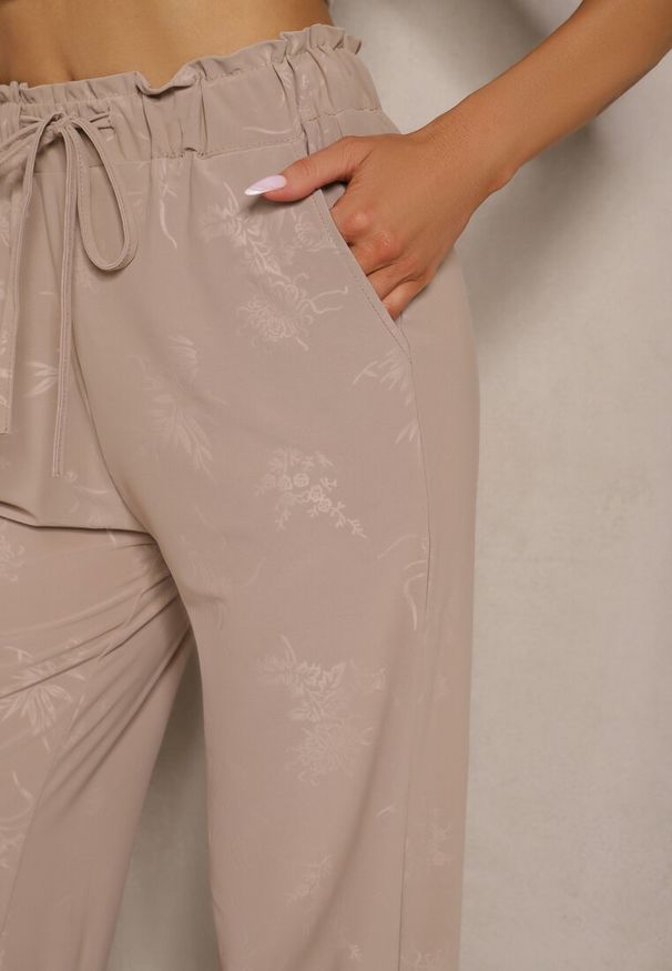 Renee - Beżowe Proste Spodnie z Gumką w Pasie i Wiązaniem Mirenela. Okazja: na co dzień. Kolor: beżowy. Sezon: lato, wiosna. Styl: elegancki, casual