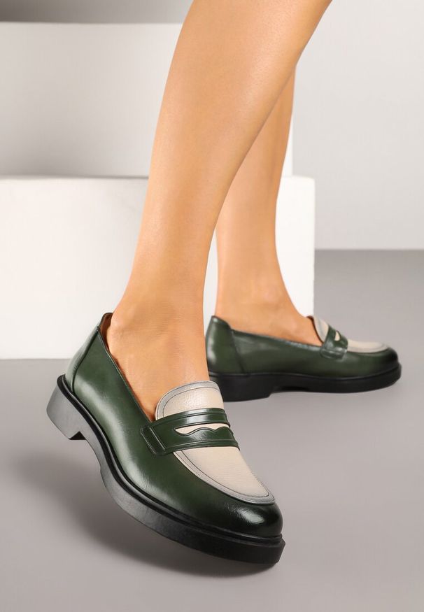 Born2be - Zielone Lakierowane Mokasyny Typu Loafersy ze Skórzaną Wkładką Falanisea. Okazja: na co dzień. Kolor: zielony. Materiał: lakier, skóra. Styl: casual