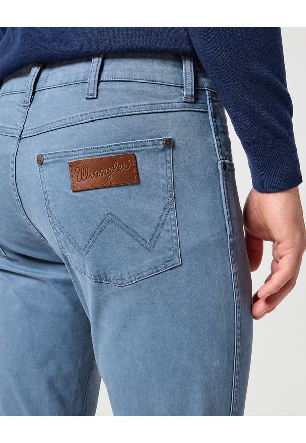 Wrangler - WRANGLER MĘSKIE SPODNIE JEANSOWE LARSTON GRISAILLE 112356818 W18S017443