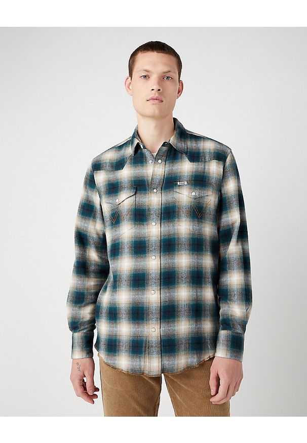 Wrangler - WRANGLER LS WESTERN SHIRT MĘSKA KOSZULA Z DŁUGIM RĘKAWEM W KRATĘ DARK MATCHA W556B3G61. Długość rękawa: długi rękaw. Długość: długie