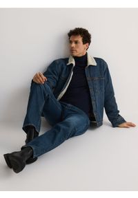 Reserved - Golf z wiskozą - granatowy. Typ kołnierza: golf. Kolor: niebieski. Materiał: wiskoza #1