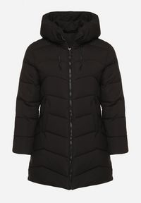 Born2be - Czarna Pikowana Kurtka o Prostym Kroju z Wysokim Kołnierzem i Kapturem Zenive. Okazja: na co dzień, do pracy. Kolekcja: plus size. Kolor: czarny. Materiał: poliester, dzianina, jeans. Styl: casual, elegancki #6