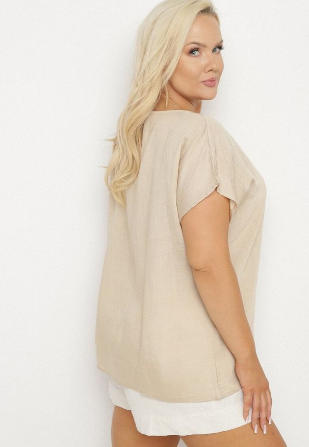 Born2be - Ciemnobeżowa Bluzka z Wiskozą Wiązana przy Dekolcie Dovarelle. Okazja: na co dzień. Kolekcja: plus size. Kolor: beżowy. Materiał: wiskoza. Długość rękawa: krótki rękaw. Długość: krótkie. Styl: elegancki, casual