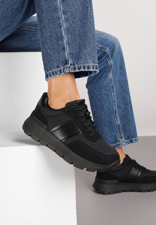 Renee - Czarne Sneakersy na Platformie z Tłoczeniem Tillivalle. Okazja: na co dzień. Kolor: czarny. Materiał: jeans. Szerokość cholewki: normalna. Obcas: na platformie