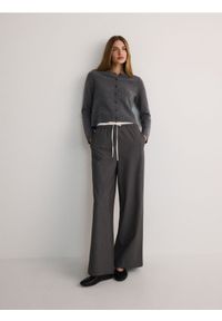 Reserved - Spodnie jogger - szary. Kolor: szary. Materiał: wiskoza, tkanina #1