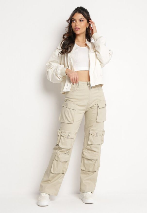 Born2be - Jasnobeżowe Spodnie z Bawełny Bojówki z Prostymi Nogawkami i Kieszeniami Canabra. Kolor: beżowy. Materiał: bawełna. Styl: klasyczny