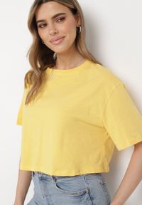 Born2be - Żółty Bawełniany T-shirt o Szerokim Kroju z Krótkim Rękawem Branjas. Okazja: na co dzień. Kolor: żółty. Materiał: bawełna. Długość rękawa: krótki rękaw. Długość: krótkie. Styl: casual #4