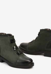 Renee - Zielone Płaskie Botki Ozdobione Metalowymi Aplikacjami Cetirra. Okazja: na co dzień. Kolor: zielony. Materiał: jeans, skóra, dzianina. Wzór: aplikacja. Styl: elegancki, casual, rockowy #5