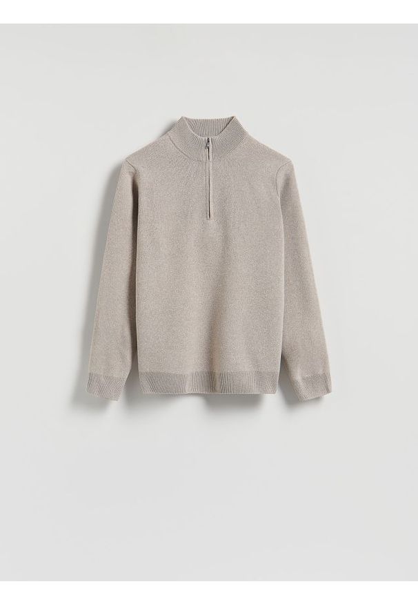 Reserved - Sweter z rozpinanym golfem - beżowy. Typ kołnierza: golf. Kolor: beżowy. Materiał: dzianina