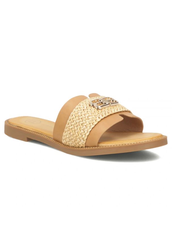 Klapki damskie plażowe beżowe Filippo DK7899. Okazja: na plażę. Kolor: beżowy. Materiał: skóra ekologiczna. Styl: elegancki, casual
