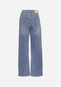 Born2be - Niebieskie Jeansy z Bawełną o Szerokim Kroju z Wysokim Stanem Tilssemi. Okazja: na co dzień. Stan: podwyższony. Kolor: niebieski. Wzór: aplikacja. Styl: casual #5