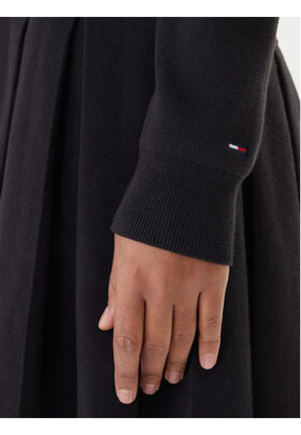 Tommy Jeans Sukienka dzianinowa Script DW0DW22464 Czarny Regular Fit. Kolor: czarny. Materiał: bawełna