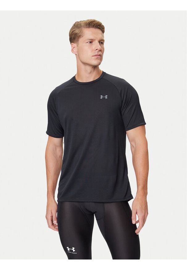 Under Armour T-Shirt 1326413 Czarny Regular Fit. Kolor: czarny. Materiał: syntetyk