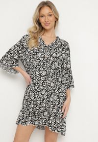 Born2be - Czarna Bawełniana Sukienka w Kwiaty o Rozkloszowanym Kroju Jenaleira. Okazja: na co dzień. Typ kołnierza: dekolt w serek. Kolor: czarny. Materiał: bawełna. Długość rękawa: krótki rękaw. Wzór: kwiaty. Styl: casual, klasyczny #7