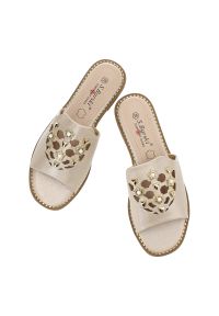 Złote Klapki S.Barski Eleganckie Buty Damskie. Okazja: na spacer, na plażę. Kolor: złoty. Materiał: skóra ekologiczna. Sezon: lato. Styl: elegancki #4