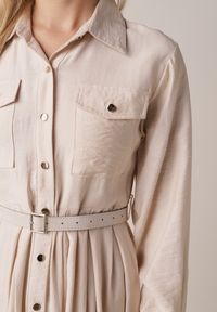 Born2be - Beżowa Wiskozowa Sukienka Koszulowa z Paskiem Andranassa. Okazja: na co dzień. Kolor: beżowy. Materiał: wiskoza. Wzór: aplikacja. Typ sukienki: koszulowe. Styl: casual, elegancki #2