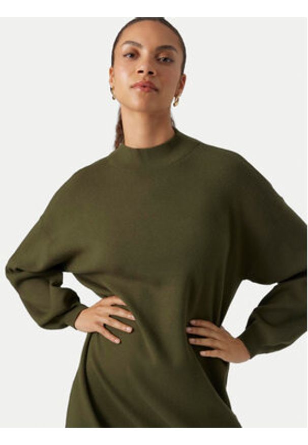 Vero Moda Sukienka dzianinowa Nancy 10249116 Zielony Relaxed Fit. Kolor: zielony. Materiał: syntetyk, wiskoza