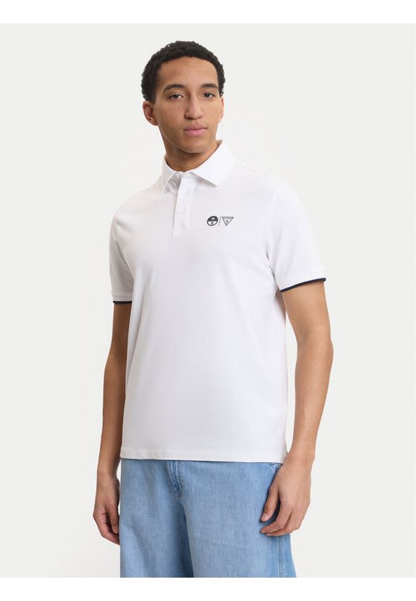 Guess Polo M6GP47 K3323 Biały Regular Fit. Typ kołnierza: polo. Kolor: biały. Materiał: bawełna