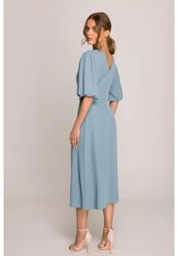 Stylove - Elegancka sukienka koktajlowa z bufiastymi rękawami błękitna. Kolor: niebieski, różowy. Styl: elegancki, wizytowy #3