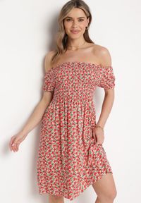 Born2be - Czerwona Wiskozowa Sukienka Hiszpanka z Gumkami w Pasie Valdina. Okazja: na co dzień. Typ kołnierza: dekolt hiszpanka. Kolor: czerwony. Materiał: wiskoza. Długość rękawa: krótki rękaw. Sezon: lato. Styl: casual, wakacyjny #1