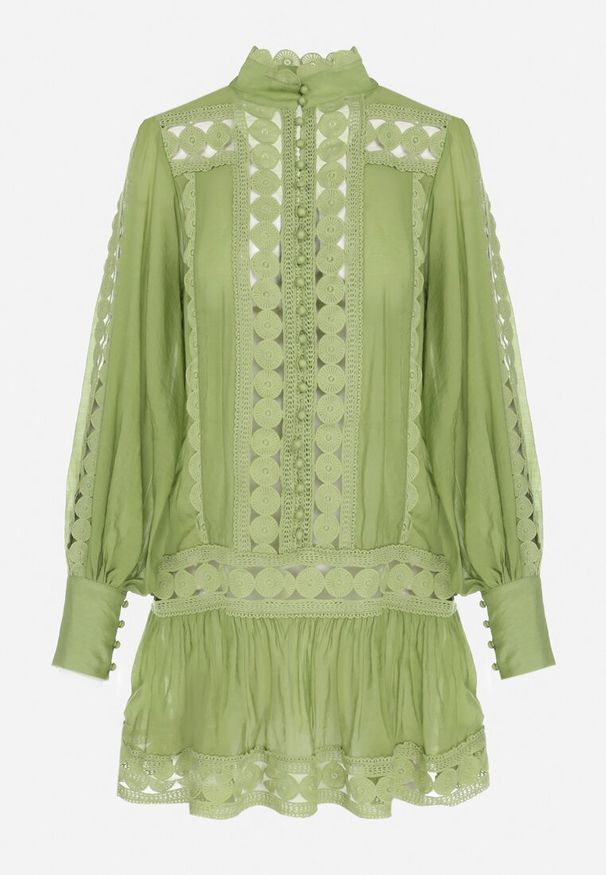 Born2be - Zielona Pudełkowa Tunika z Koronką i Długim Rękawem Ahrar. Typ kołnierza: kołnierzyk stójkowy. Kolor: zielony. Materiał: koronka. Długość rękawa: długi rękaw. Długość: długie. Wzór: koronka