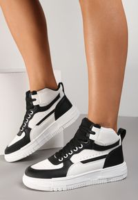 Renee - Czarno-Białe Sneakersy Phinenia. Okazja: na co dzień. Wysokość cholewki: przed kolano. Kolor: czarny. Szerokość cholewki: normalna. Wzór: aplikacja. Obcas: na płaskiej podeszwie