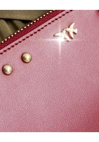 Pinko - PINKO - Bordowy portfel z jaskółkami Austin. Kolor: czerwony. Wzór: aplikacja #3