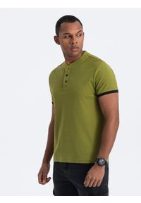Ombre Clothing - Męska koszulka polo bez kołnierzyka - oliwkowa V6 OM-TSCT-0156 - XXL. Typ kołnierza: bez kołnierzyka, polo. Kolor: oliwkowy. Materiał: bawełna. Długość: długie #4