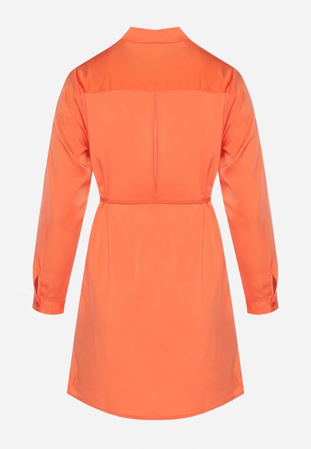 Born2be - Pomarańczowa Sukienka Mini Zapinana na Guziki z Cienkim Materiałowym Paskiem Venudda. Kolor: pomarańczowy. Materiał: materiał. Wzór: aplikacja. Długość: mini