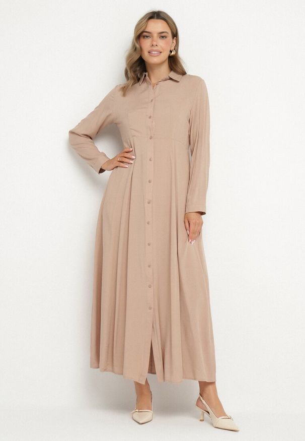 Born2be - Ciemnobeżowa Sukienka Controllable. Okazja: na co dzień. Kolor: beżowy. Długość rękawa: długi rękaw. Typ sukienki: szmizjerki, rozkloszowane. Styl: klasyczny, casual. Długość: maxi