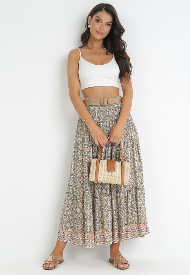 Born2be - Zielona Spódnica Maxi w Stylu Boho z Plecionym Paskiem Kairy. Kolor: zielony. Styl: boho