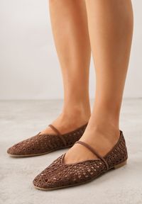 Born2be - Brązowe Ażurowe Balerinki z Imitacji Plecionki z Paskiem Naeraea. Okazja: na co dzień. Zapięcie: pasek. Kolor: brązowy. Materiał: len. Wzór: ażurowy. Sezon: wiosna, lato. Styl: casual, klasyczny #1